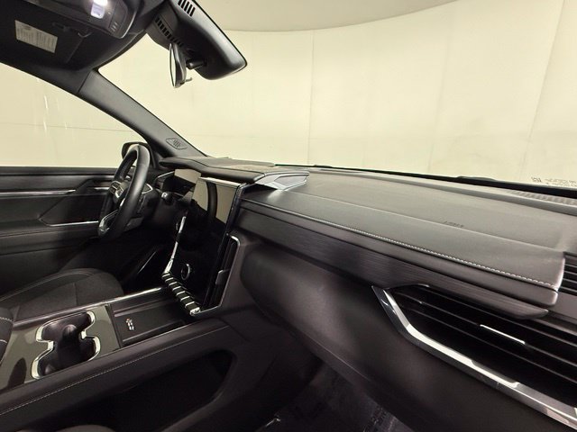 Used 2025 GMC Acadia Elevation FWD image 31