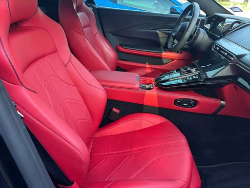 Used 2025 Aston Martin V8 Vantage Coupe RWD image 10