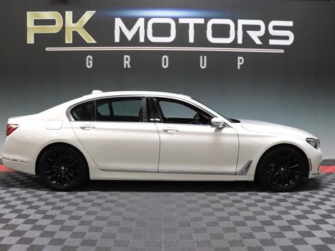 Used 2016 BMW 740i image 10