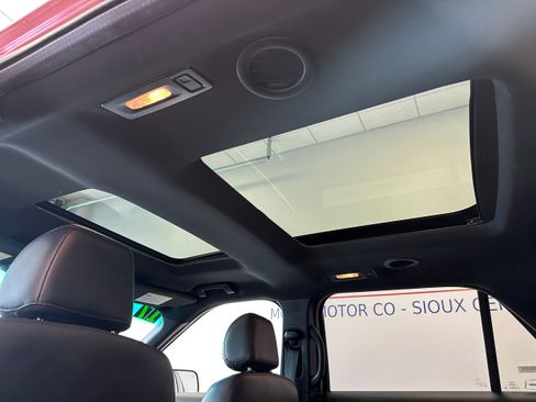 Used 2017 Ford Explorer XLT w/ Equipment Group 202A image 18