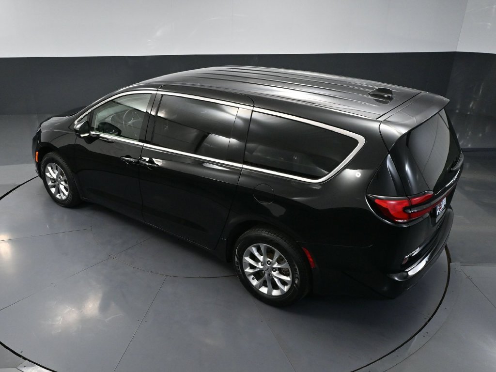Used 2023 Chrysler Pacifica Touring-L AWD/4WD image 46