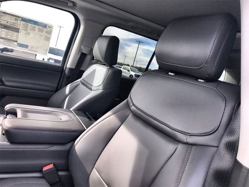 New 2025 Ford Expedition Active image 11