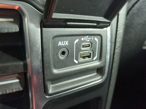 Used 2022 Jeep Wrangler Unlimited Sahara w/ Cold Weather Group image 25