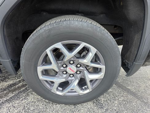 Used 2023 GMC Sierra 1500 SLT w/ SLT Premium Plus Package AWD/4WD image 13
