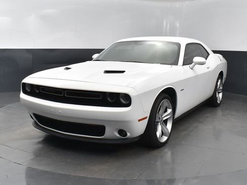 Used 2018 Dodge Challenger R/T RWD image 1