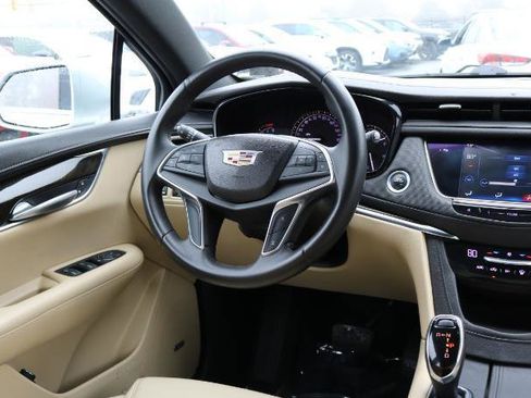 Used 2017 Cadillac XT5 FWD image 23