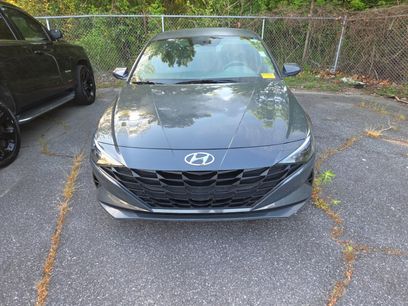 Used 2023 Hyundai Elantra SE w/ Preferred Accessory Package