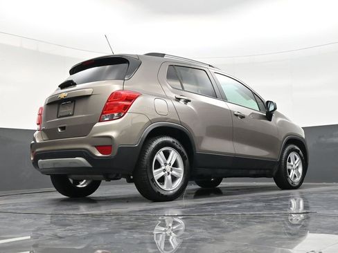 Used 2022 Chevrolet Trax LT w/ LT Convenience Package image 25