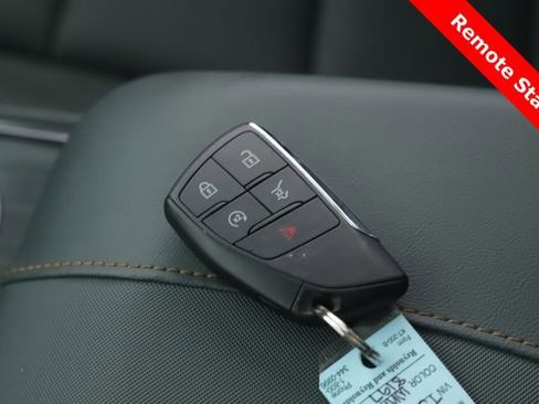 Used 2026 GMC Acadia AT4 w/ Luxury Package AWD/4WD image 3