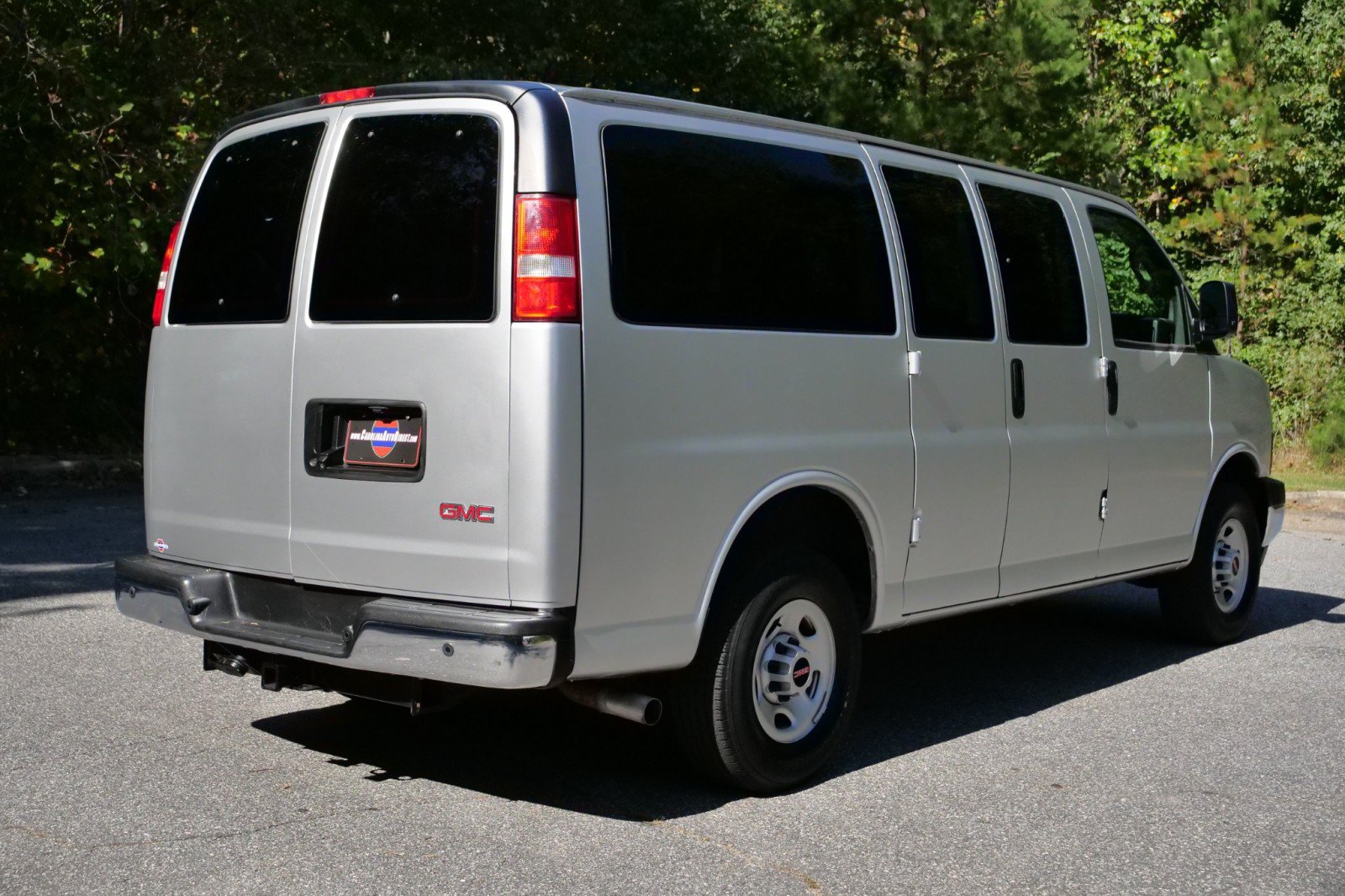 Used 2022 GMC Savana 2500 w/ Communications Package RWD image 9