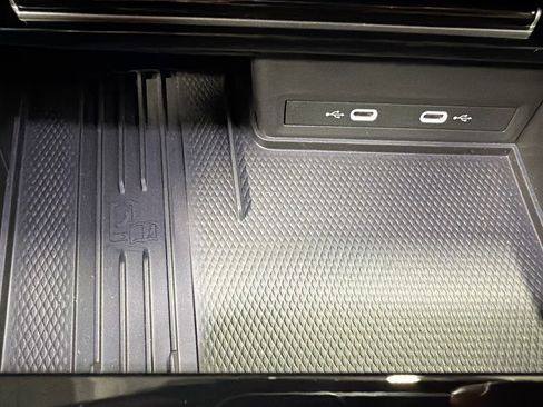 Used 2025 Volkswagen Atlas Cross Sport SEL Premium R-Line image 30