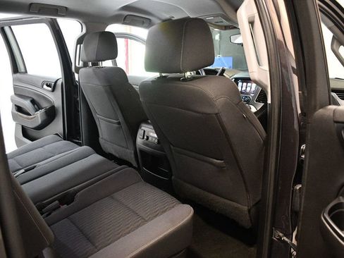 Used 2017 Chevrolet Suburban LS RWD image 38