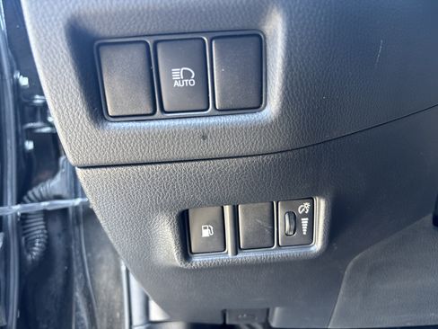 Used 2021 Toyota C-HR Limited image 38