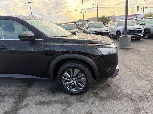 Used 2025 Nissan Pathfinder SV AWD/4WD image 4
