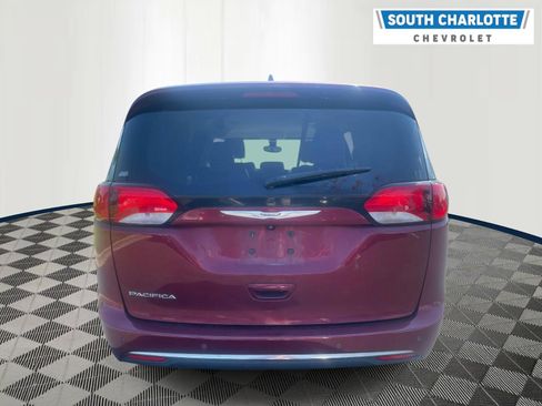 Used 2017 Chrysler Pacifica Touring-L w/ 13 Speaker Alpine Sound Group FWD image 5