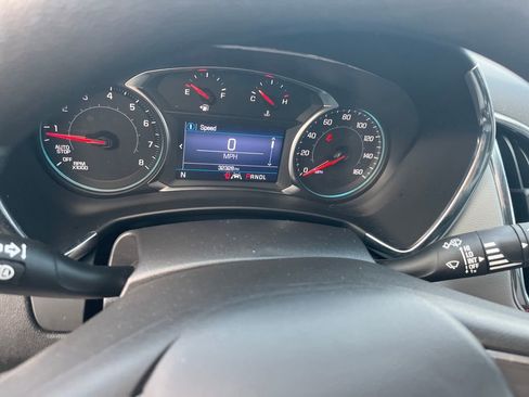 Used 2022 Chevrolet Equinox LS w/ LS Convenience Package image 9