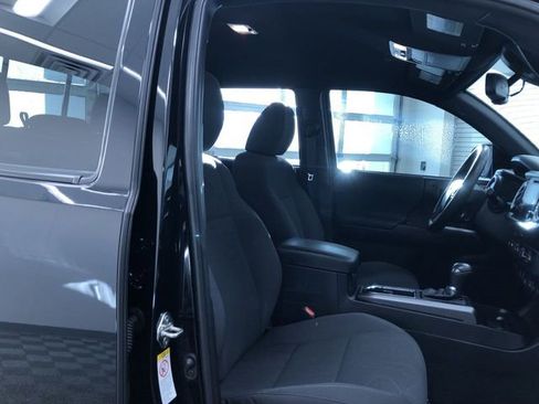 Used 2019 Toyota Tacoma TRD Sport image 17