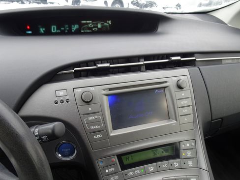 Used 2013 Toyota Prius Two image 18