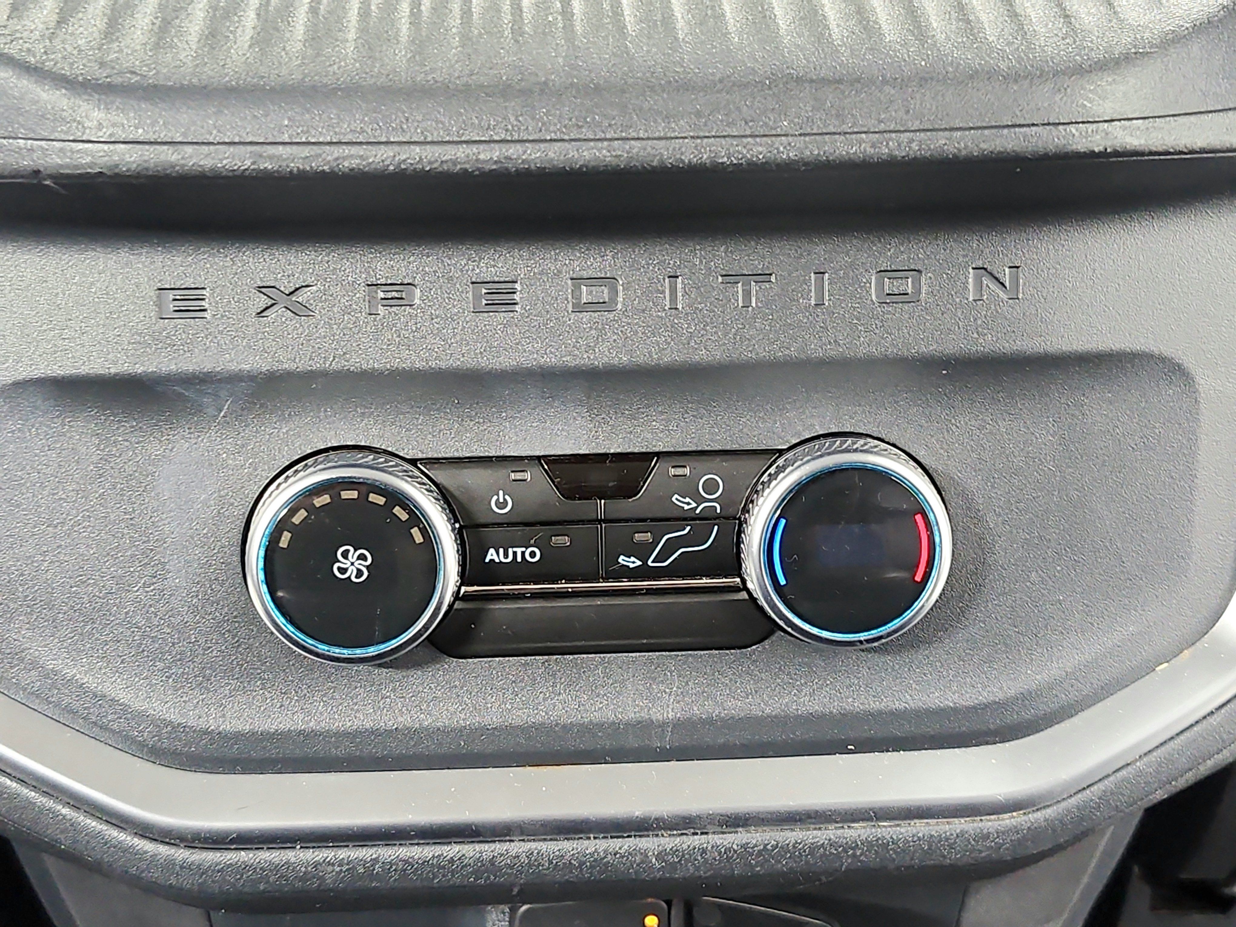 Used 2025 Ford Expedition Active AWD/4WD image 44