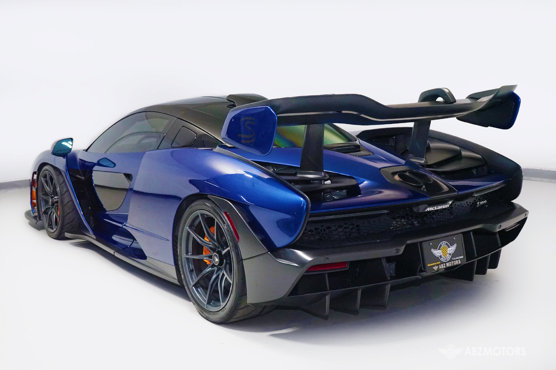 Used 2019 McLaren Senna RWD image 7