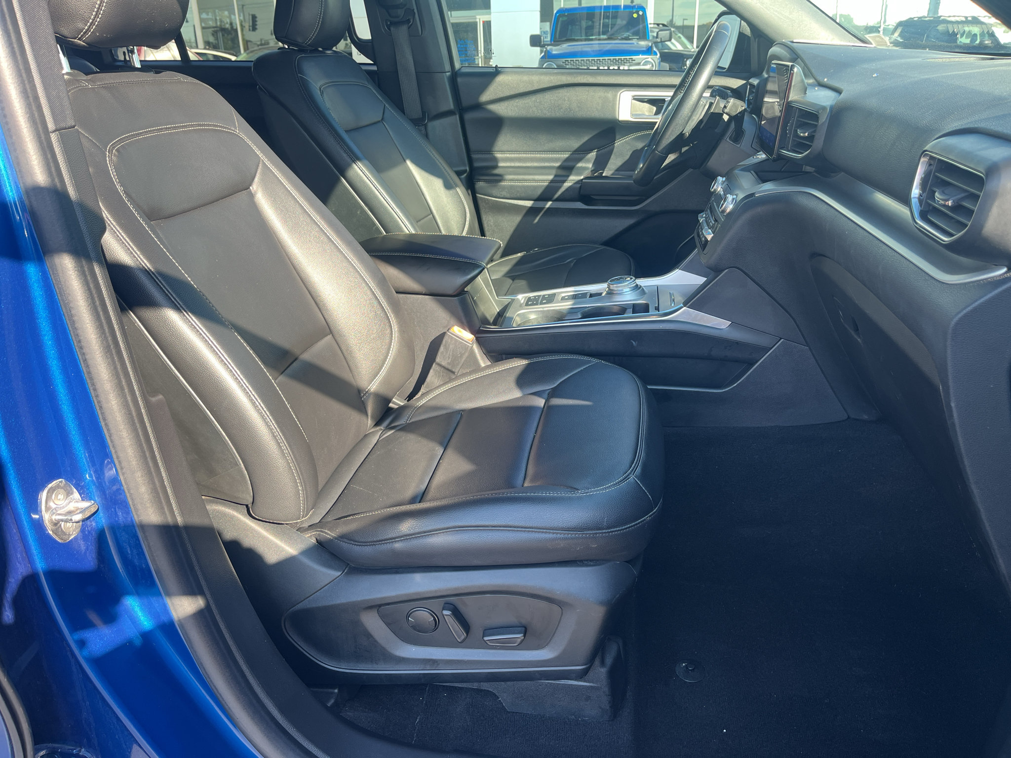 Used 2020 Ford Explorer XLT w/ Equipment Group 202A RWD image 32