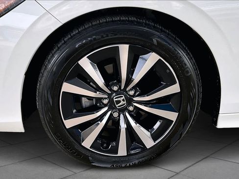 Used 2022 Honda Civic EX image 10