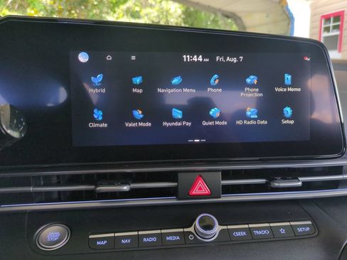 New 2026 Hyundai Elantra Limited FWD image 19