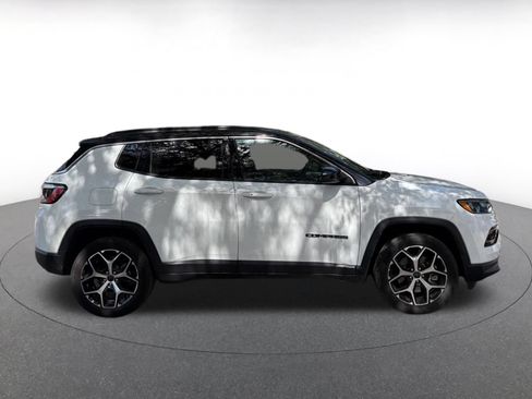 Used 2025 Jeep Compass Limited AWD/4WD image 8