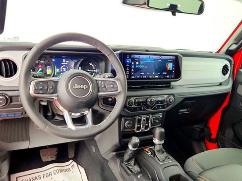 Used 2025 Jeep Wrangler Unlimited Sahara w/ Safety Group AWD/4WD image 11
