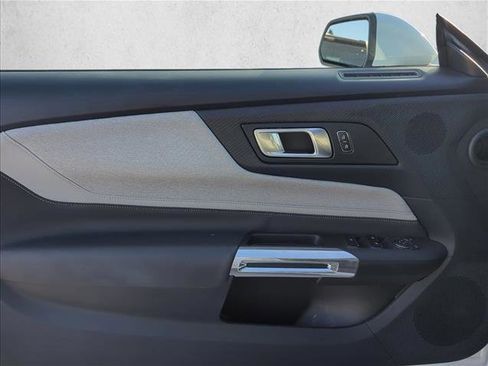 Used 2024 Ford Mustang Convertible image 8