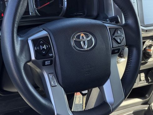 Used 2016 Toyota 4Runner SR5 Premium image 16