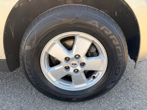 Used 2010 Ford Escape XLT image 18