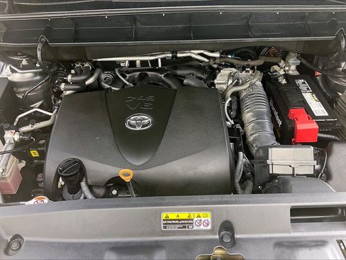 Used 2020 Toyota Highlander XLE FWD image 13