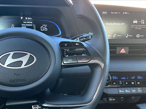 Certified 2025 Hyundai Elantra Sport image 19