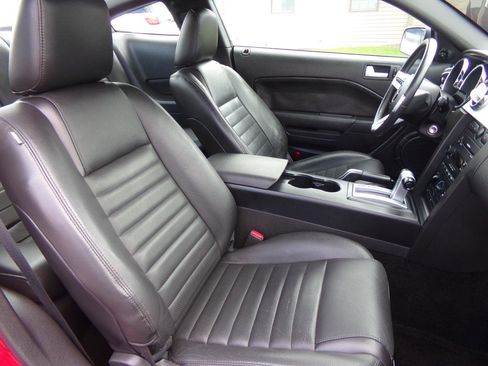 Used 2005 Ford Mustang GT RWD image 22