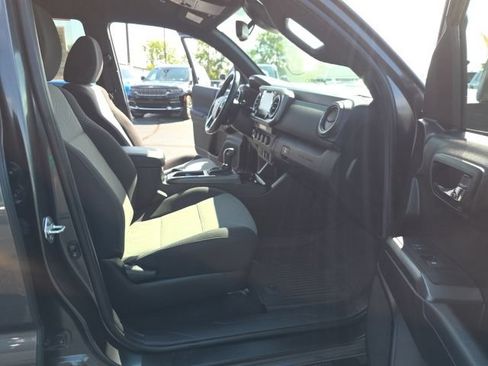 Used 2021 Toyota Tacoma TRD Sport AWD/4WD image 29