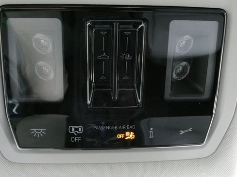 New 2025 Volkswagen Tiguan SE image 16