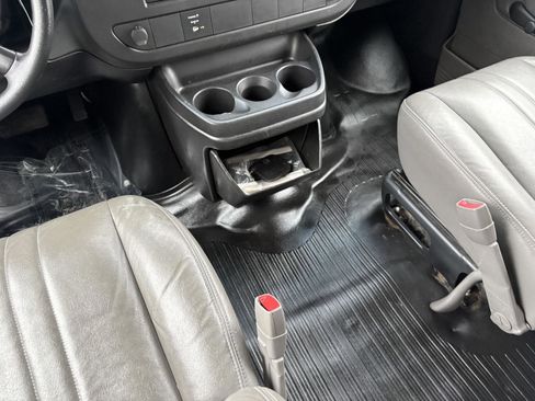 Used 2009 Chevrolet Express 2500 image 14