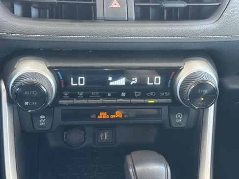 Used 2024 Toyota RAV4 XLE FWD image 31