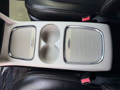 Used 2019 Dodge Grand Caravan SXT FWD image 32