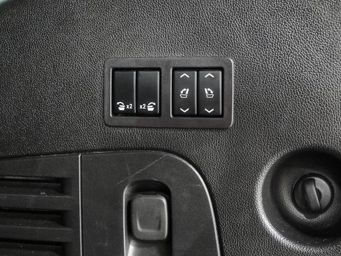 Used 2019 Chevrolet Tahoe LT w/ Luxury Package AWD/4WD image 11