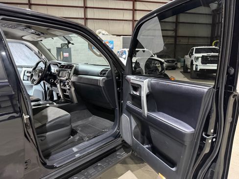 Used 2018 Toyota 4Runner SR5 AWD/4WD image 24