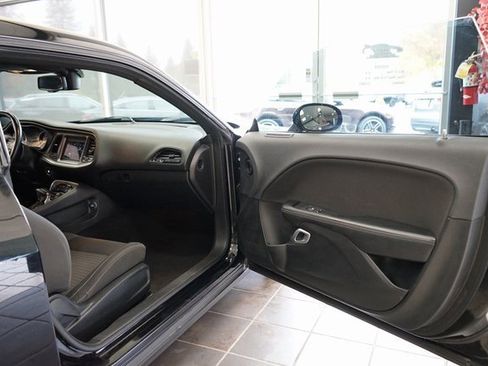 Used 2019 Dodge Challenger SXT image 38