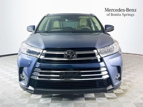 Used 2019 Toyota Highlander Limited Platinum FWD image 2