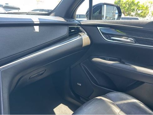 Certified 2022 Cadillac XT5 Premium Luxury FWD image 15