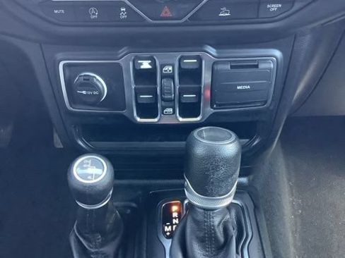 Certified 2022 Jeep Wrangler Unlimited Sport AWD/4WD image 23