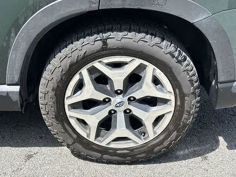 Certified 2023 Subaru Forester Premium AWD/4WD image 5
