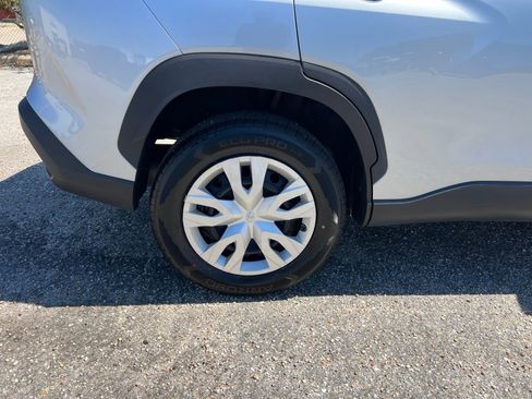 Used 2023 Toyota Corolla Cross L FWD image 23