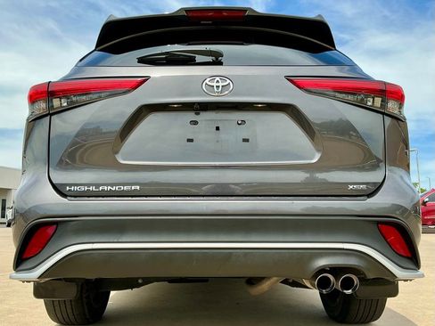 Used 2022 Toyota Highlander XSE image 17