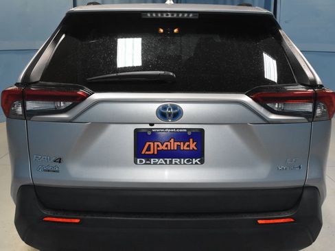 Used 2021 Toyota RAV4 LE AWD/4WD image 25